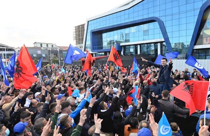 WhatsApp Image at PM x Basha u bën thirrje banorëve të Kamzës të votojnë PD më 25 prill