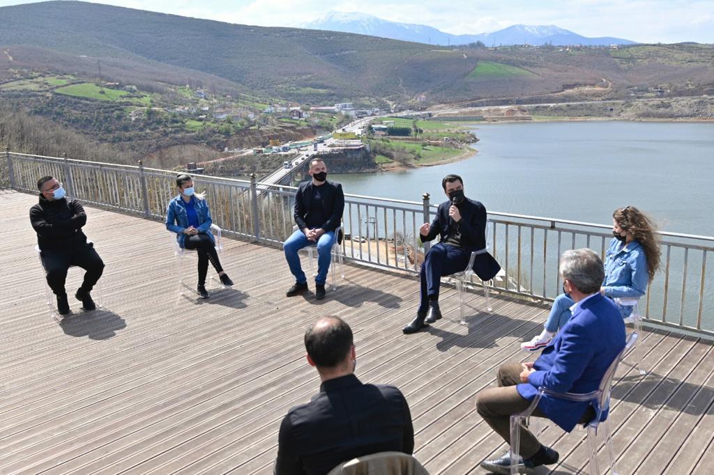 Basha i prezanton programin ekonomik të rinjve në Kukës