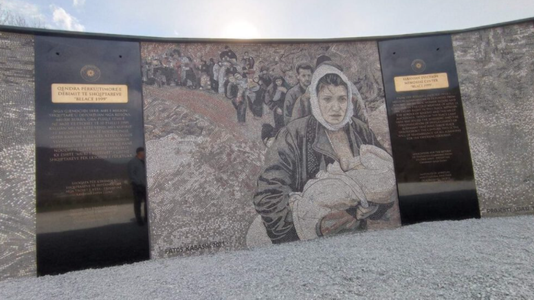 Përurohet memoriali në kujtim të shqiptarëve të dëbuar nga Kosova në 1999