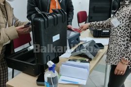 Durrës, ndërpritet për 30 minuta procesi i votimit