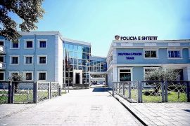 Policia arreston 1 person për fotografim vote në Tiranë