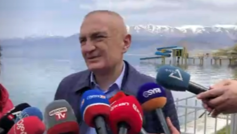 Presidenti Meta thirrje SPAK të hetojë përdorimin e të dhënave personale nga e-Albania