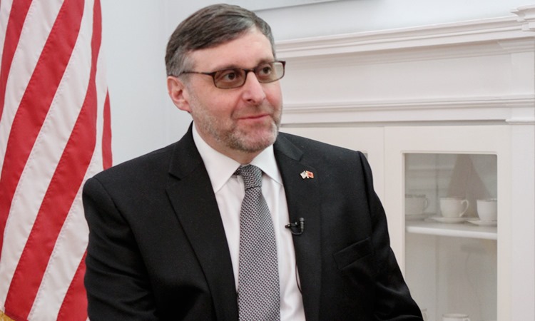 Palmer diskuton me opozitën serbe për dialogun Serbi-Kosovë