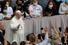 Vatikani vazhdon fushatën e vaksinimit të personave në nevojë
