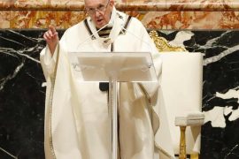 Papa Françesku u kërkon FMN dhe Bankës Botërore të falin borxhet për vendet e varfëra