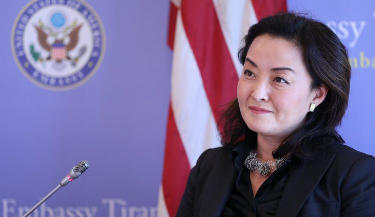 Ambasadorja amerikane Yuri Kim përgëzon PS dhe opozitën për zgjedhjet