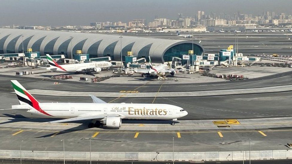Drejtori i aeroportit të Dubait mbështet pasaportat COVID