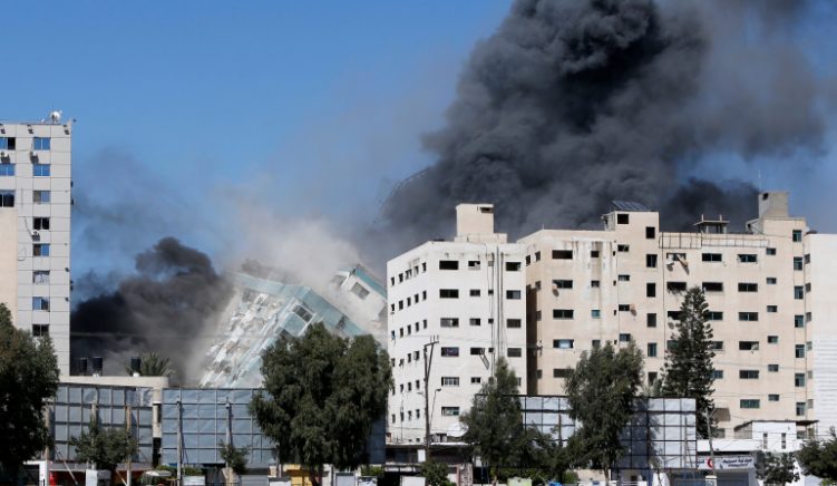 Izraeli shkatërron godinën në Gaza ku ndodheshin zyrat e disa mediave ndërkombëtare