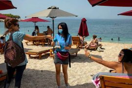 Greqia vendos hapjen e plazheve një javë para nisjes së sezonit turistik
