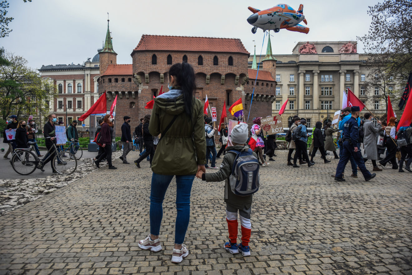 Europë, qindra qytetarë protestojnë në ditën e 1 Majit