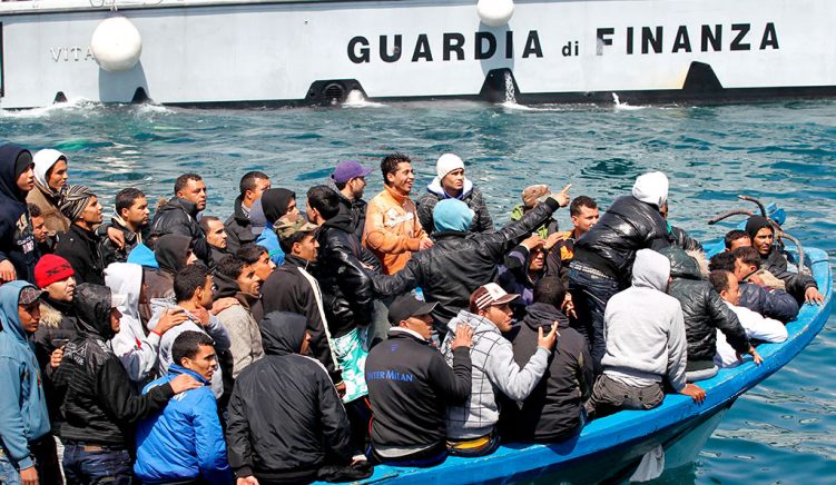 Rreth 1000 emigrantë zbarkojnë në ishullin italian Lampedusa