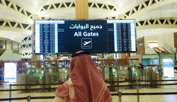 Arabia Saudite heq kufizimin e udhëtimit për 11 vende