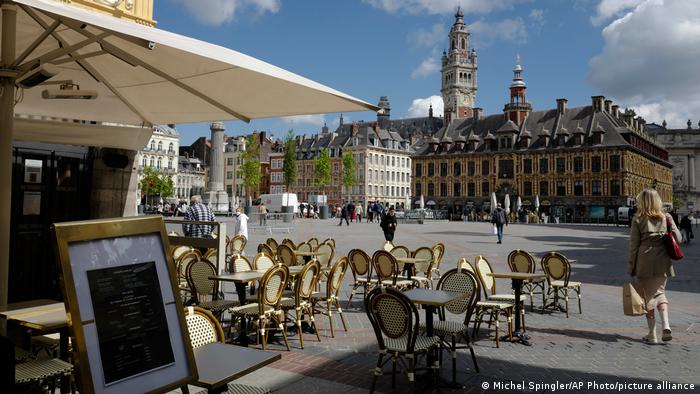 Franca dhe Austria rihapin restorantet dhe baret