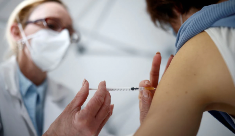 Gjermania do të administrojë dozë përforcuese vaksine për kategoritë e rrezikuara
