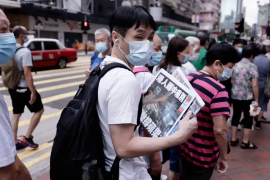 Mbyllet gazeta opozitare në Hong Kong, shiten 1 milionë kopje në 24 orë