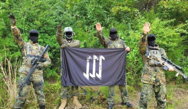 Shpallet organizatë terroriste një grup neo-nazist në Mbretërinë e Bashkuar