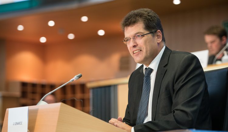 Kryeministri dhe Komisioneri slloven përplasen për fondet e BE-së