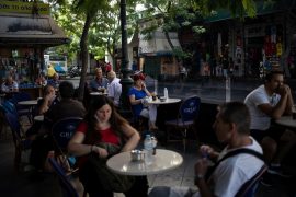 Greqia i kërkon vaksinim ose test negativ klientëve në restorantet e mbyllura