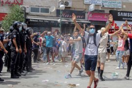 Tunizia në kaos pas protestave për trajtimin e pandemisë, presidenti shkarkon kryeministrin