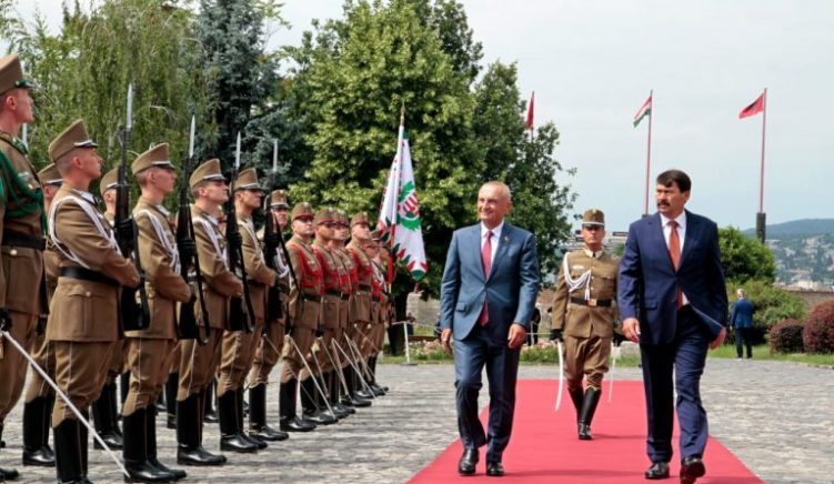 Meta takim me presidentin hungarez: Potenciali ekonomik mes dy vendeve, i pashfrytëzuar