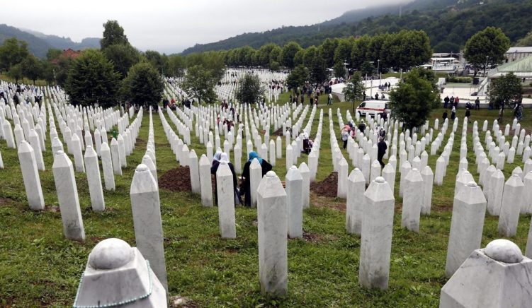 Bosnja përkujton 26 vjetorin e gjenocidit në Srebrenicë