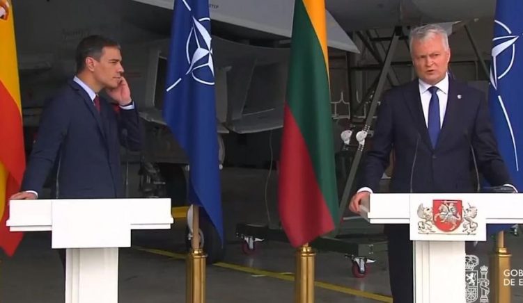 Presidenti i Lituanisë dhe kryeministri spanjoll ndërpresin konferencën pas alarmit ndaj një avioni rus