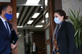 Ministrja Xhaçka mbron ambasadorin Soreca pas akuzave të Aleancës për Teatrin
