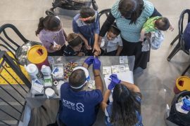 Izraeli do të vaksinojë nxënësit mbi 12 vjeç në shkolla