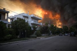 Evakuohet nga zjarri një lagje e Athinës