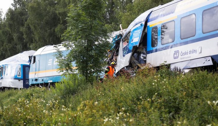 Përplasen dy trena në Pragë, humbin jetën 3 persona