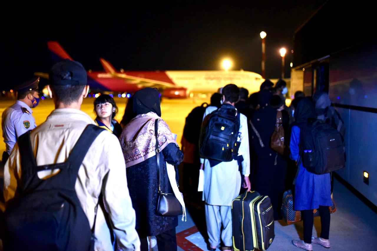 37 afganë mbërrijnë në Shqipëri