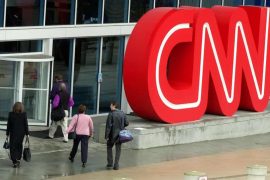 CNN pushon nga puna 3 punonjës për paraqitjen në punë të pavaksinuar