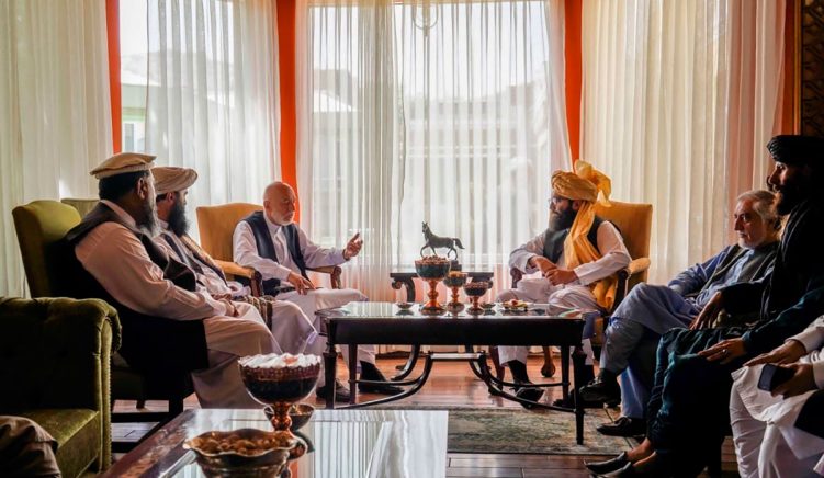 Talebanët vendosin nën arrest shtëpie ish-presidentin afgan, veniten shpresat për qeveri gjithpërfshirëse