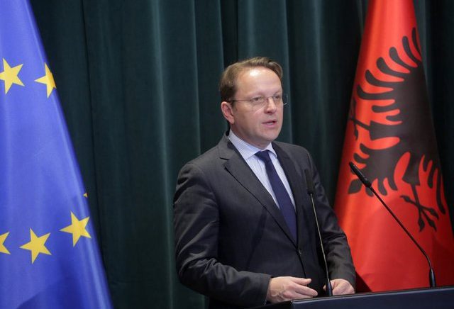 Pesë muaj më vonë: Qeveria shqiptare “dha shenja” se nuk do të miratojë paketën “anti-shpifje”
