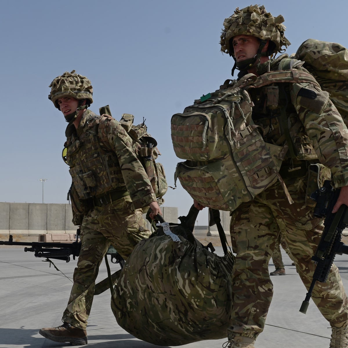 Ministri britanik i mbrojtjes dënon largimin e trupave amerikane nga Afganistani