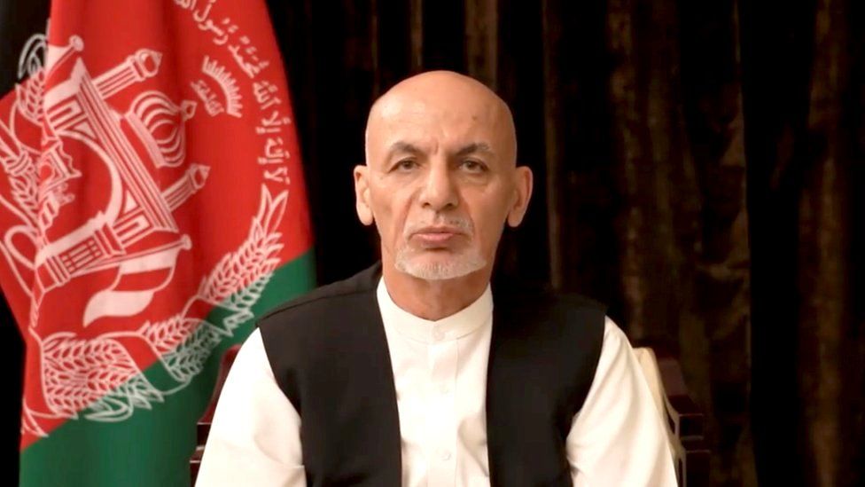 Ish-presidenti i Afganistanit i kërkon falje popullit për largimin nga vendit