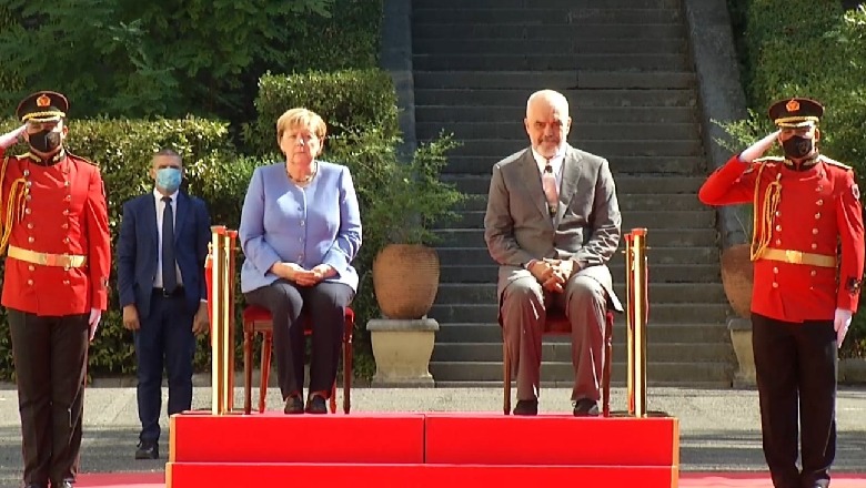 Kancelarja Merkel nis takimet në Tiranë