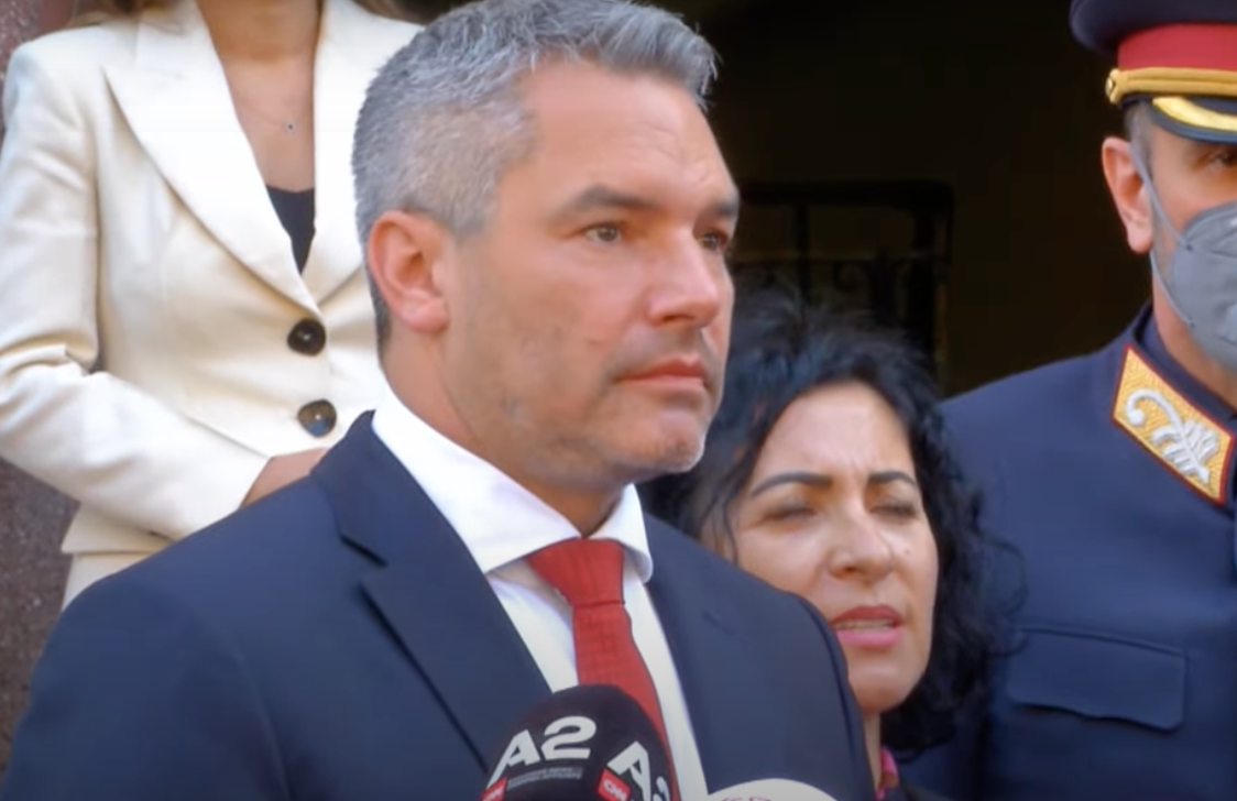 Emigracioni i paligjshëm sjell në Tiranë ministrin e Brendshëm austriak