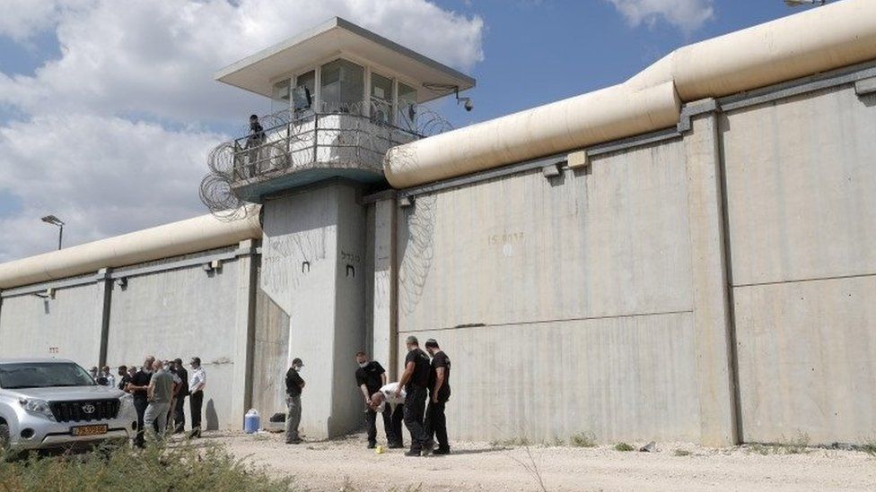 Izraeli arreston familjarët e 6 palestinezve të arratisur nga burgu