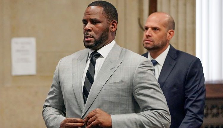 Këngëtari i famshëm R.Kelly dënohet për abuzime seksuale