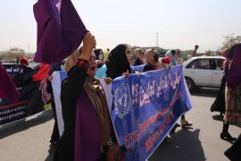 Talibanët shpërndajnë me armë protestën e grave në Kabul