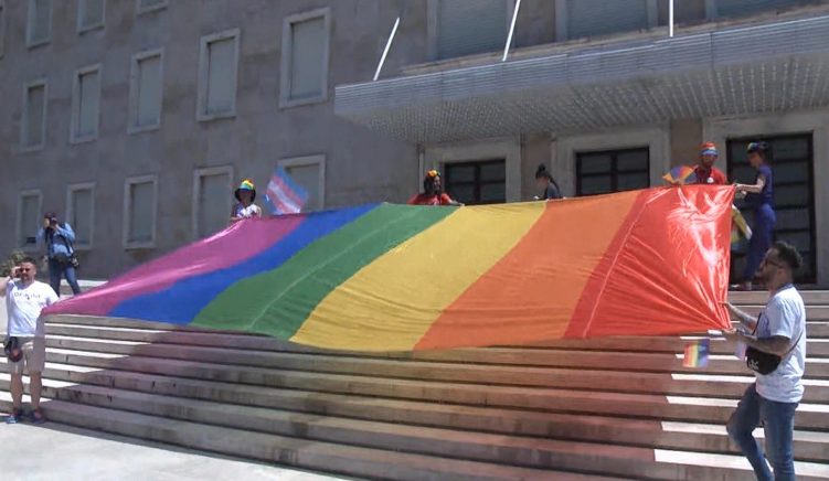 ‘Marshimi i Krenarisë’ kërkon të drejta për komunitetin dhe familjen LGBTI+